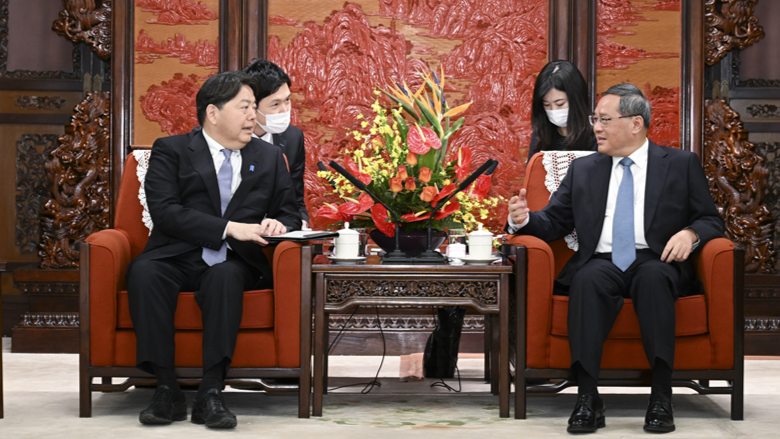 Le Pm Chinois Rencontre Le Ministre Japonais Des Ae Cgtn