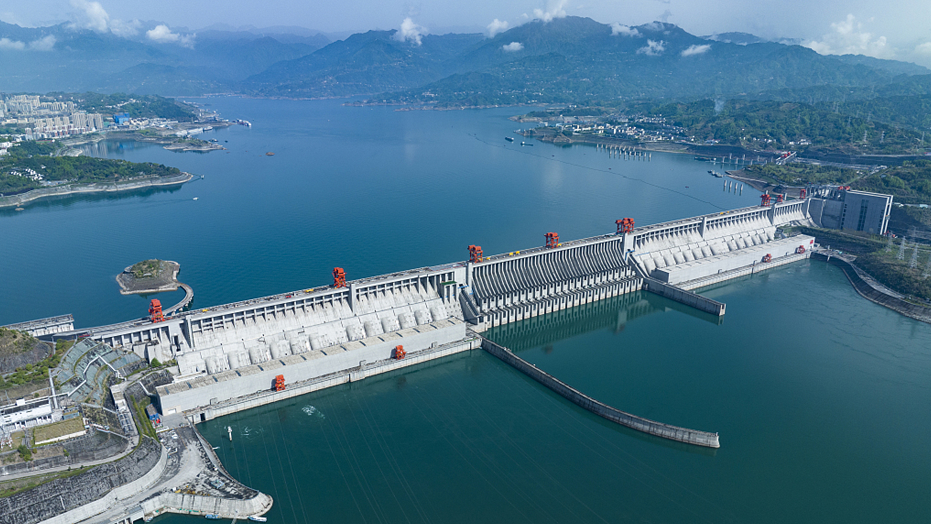 В какой стране крупнейшая гэс. Самая большая ГЭС В мире три ущелья.