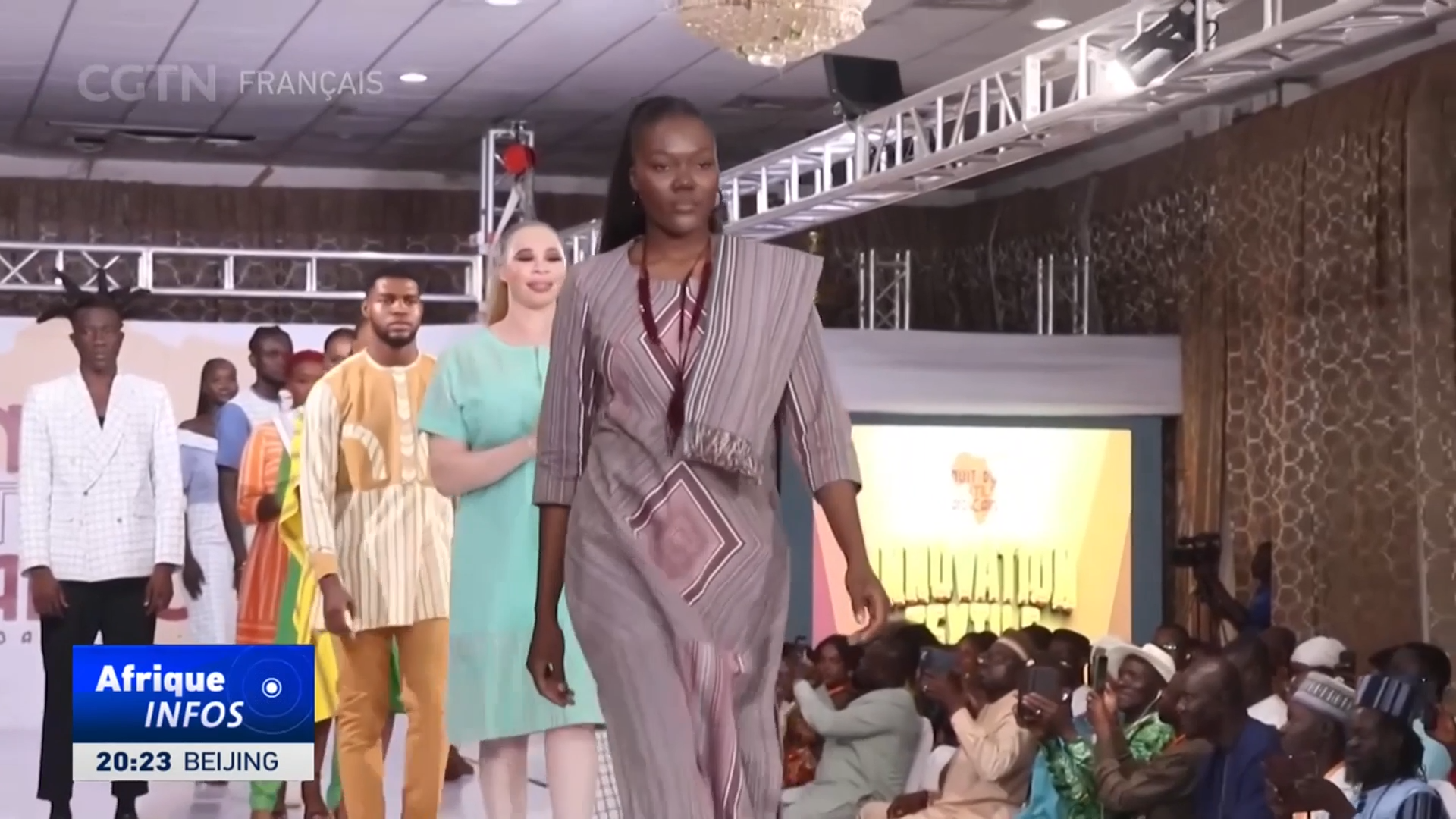 Nuit du textile africain : des stylistes présentent des tissus qui ...